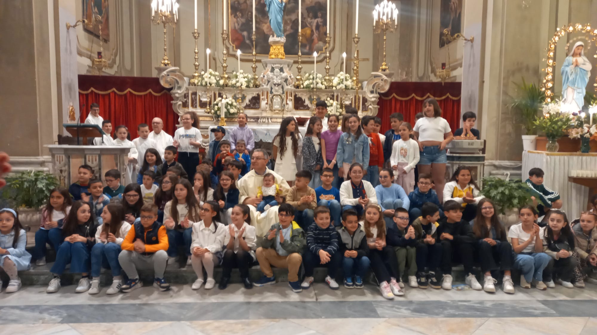 Festa della mamma: Maria mamma di tutti noi! Festa della mamma: Maria mamma di tutti noi!